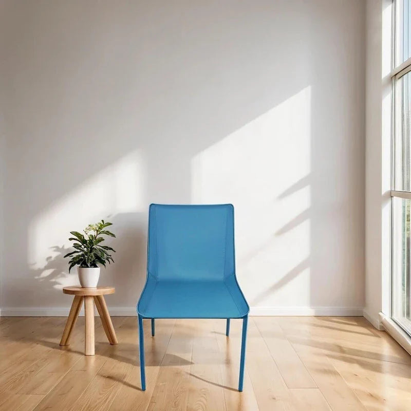 Sedia da pranzo minimalista in pelle con cuciture decorative, colore blu